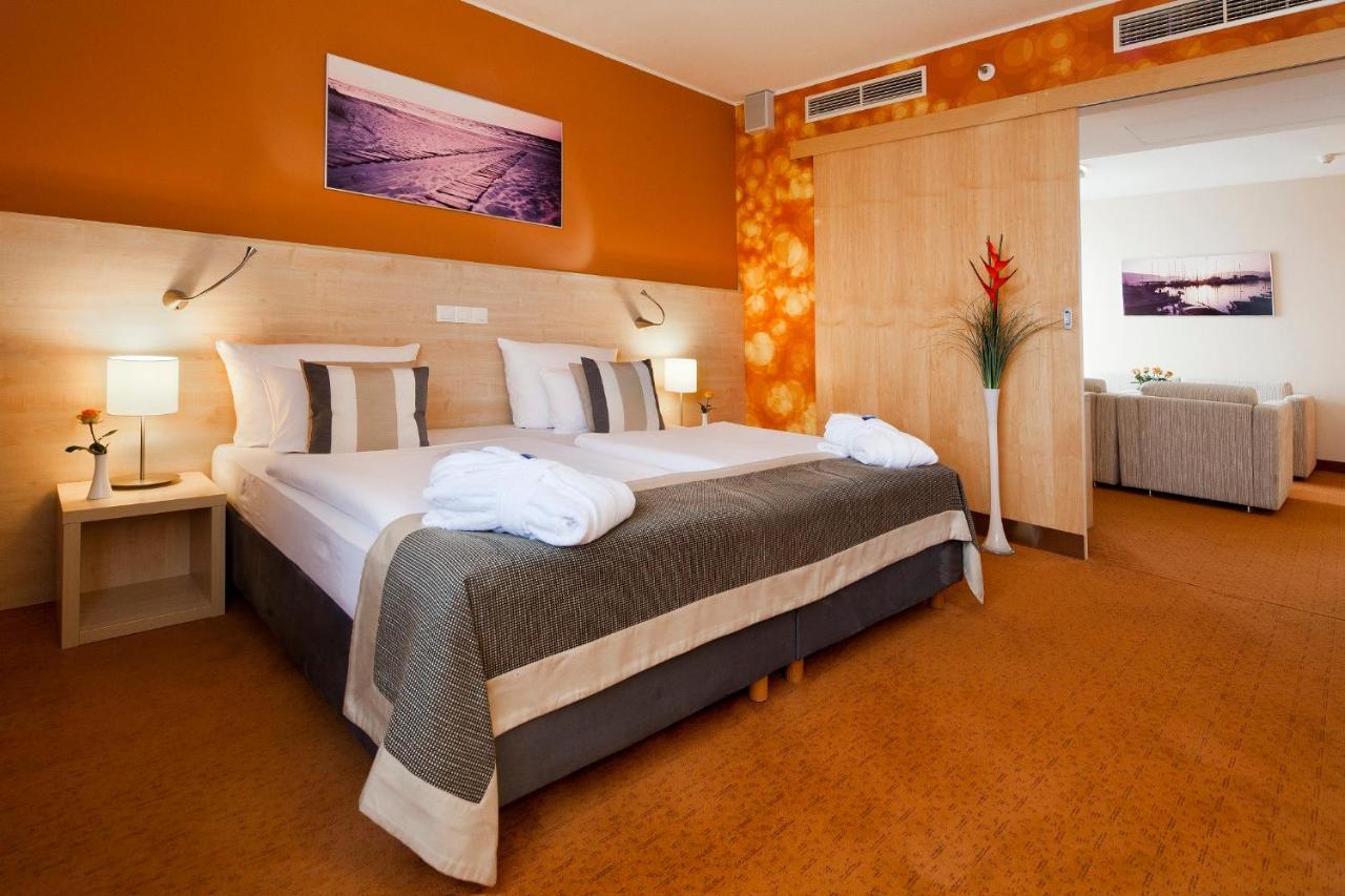 Aquapalace Hotel Prague Čestlice Dış mekan fotoğraf